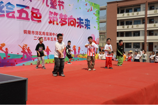 1748677457796286.png image.png